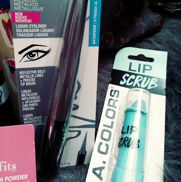 Make up bundle - Picture 3 of 5